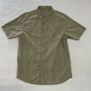 Under Armour All Season Gear Plaid Button Shirt sz Large